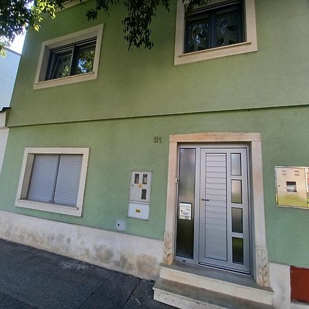 Vile Park Apartments Pula Exterior photo